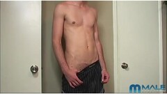 Twink poses half naked for cash Thumb