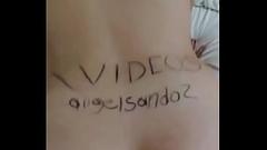 Una tetona me da una rica chupada de pito y me rebota sus nalgas en mi verga Thumb