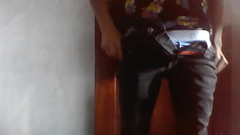 Lubrico mi  peque&ntilde_o pene frente a webcam Thumb
