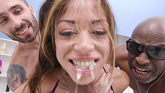 Nympho Hottie Noa Tevez Stretches Her Holes During 3 on 1 Gonzo Gangbang SZ2932 Thumb