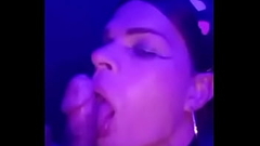 putinha cdzinha da boca gulosa fazendo um boquete no carnaval Thumb