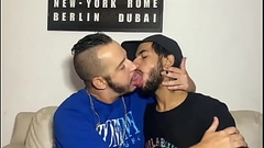 beijo gostoso entre latinos Thumb