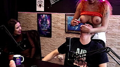 Gostosa fica de peito de fora pra servir um shot ao convidado - Dieni Ga&uacute_cha e Pedro Albuquerque Thumb