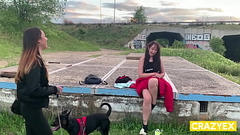 Megan Lux se toca en un parque y la pillan Thumb