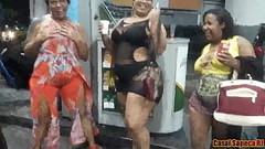 Saindo da festa o bonde das meninas, para no posto de gasolina e apronta todas Grazy Sapeca, Nana Diaba, Suzy fura&ccedil_&atilde_o Thumb
