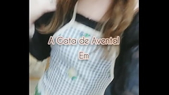 A Gata de Avental - dona de casa abrindo o cuzinho na cozinha Thumb