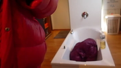 plan pisse dans le baignoire Thumb