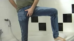 In die Jeans gepisst Thumb