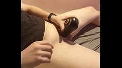 pivasek si hraje s  novou hračkou Thumb