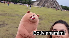 Sin pantys en Chichen Itza ... recibiendo regalitos por mostrar mi conchita y dejar q solo la toquen un poquito  Video completo en bolivianamimi.tv Thumb