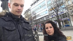 HUNT4K. Guy accepte l'_argent d'_un chasseur qui voulait baiser sa petite amie Thumb