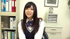 チャームポイントを聞かれて、『顔』と答えちゃうぐらい顔面レート高め系女子校生。男を虜にする&lsquo_テク&rsquo_を体得するため乳首責めに挑戦 Thumb