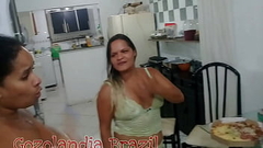 Hora da pizza na casa de el Toro de oro e Paty bumbum bombomd4 atendendo o motoboy de lingerie e Bruxo Fire gravando tudo Thumb
