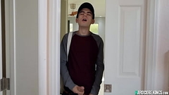 Cheating MILF bombshell fucks paperboy Thumb