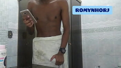 TOCANDO UMA PUNHETA NO BANHEIRO ATE GOZAR Thumb