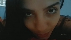 Meiga e abuzada. Ela ama se exibi... Thumb