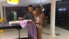 NOVINHA PEDIU PIZZA E DEU PRO ENTREGADOR  (videos completos xvideos RED lipelouco) Thumb