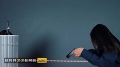 Hottie Babe (Kendra Spade) Fucks The Security Guard - Brazzers Thumb
