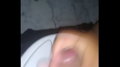 En el ba&ntilde_o del trabajo un desestres para alguna chica Thumb